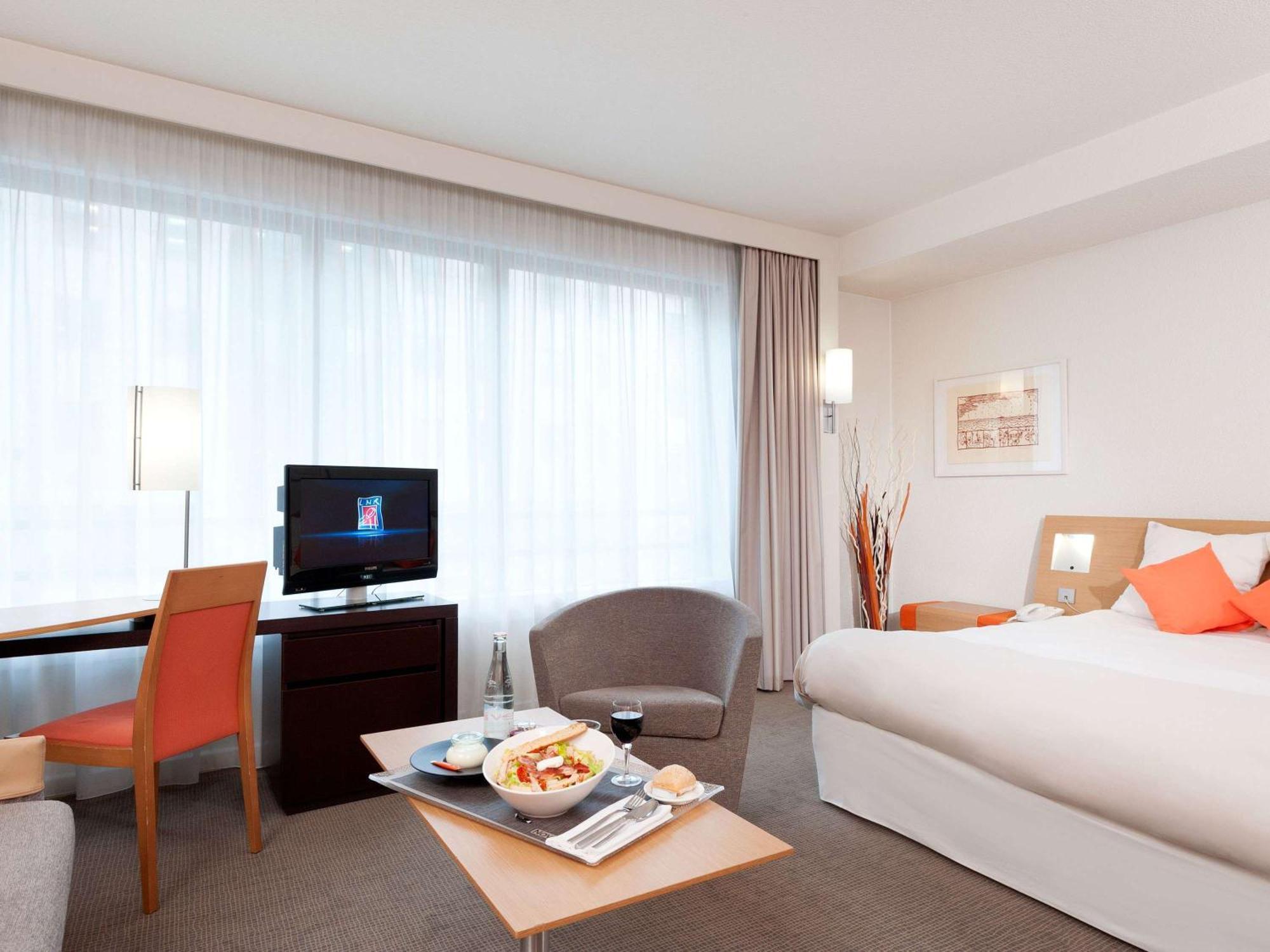 Novotel Paris Malmaison Hotel 4*